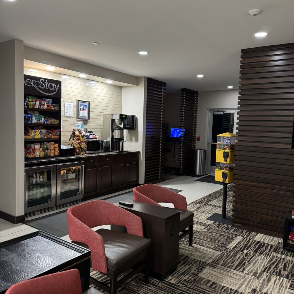 AeroStay Hotel - Lounge area in lobby - Hotels Near Me - Sioux Falls, South Dakota AeroStay Hotel - Lounge area in lobby - Hotels Near Me - Sioux Falls, South Dakota