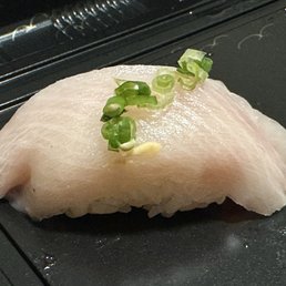 Hamachi nigiri
