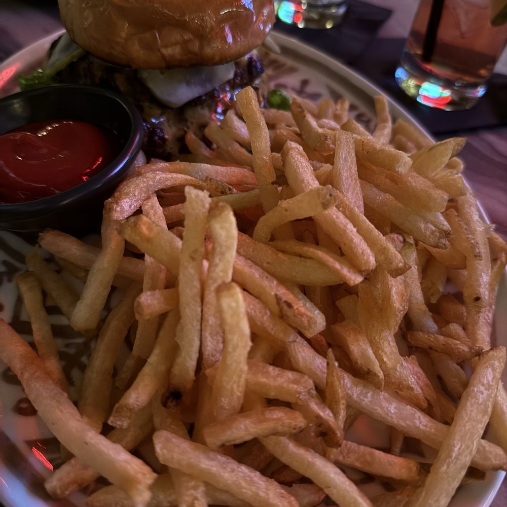 Ila's - Burger with epic fries - Comfort Food Near Me - Chicago, Illinois Ila's - Burger with epic fries - Comfort Food Near Me - Chicago, Illinois