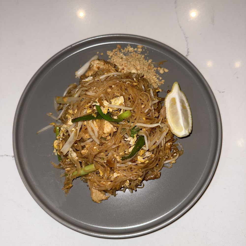 Linjee Thai - An amazing Chicken Pad Thai! - Thai Near Me - Alexandria, Virginia Linjee Thai - An amazing Chicken Pad Thai! - Thai Near Me - Alexandria, Virginia