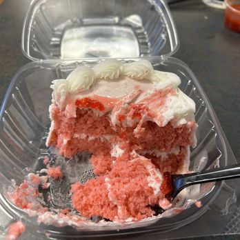 Hershey’s Palace - Strawberry cake. - American Near Me - Arlington, Texas