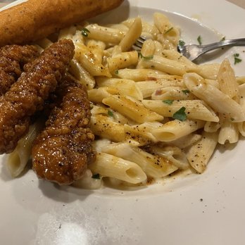 Applebee's Grill + Bar - Penne pasta with breaded honey chicken - American Near Me - Aurora, Colorado