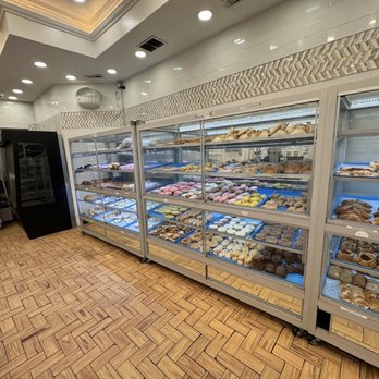 Le Paris Bakery - good selection of bakery items - Bakeries Near Me - Chicago, Illinois