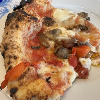 'O Munaciello - Mushroom pizza - Pizza Near Me - Miami, Florida 'O Munaciello - Mushroom pizza - Pizza Near Me - Miami, Florida