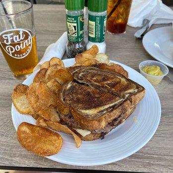 Burg'r Bar - Burger Reuben with house chips & IPA - Burgers Near Me - Punta Gorda, Florida