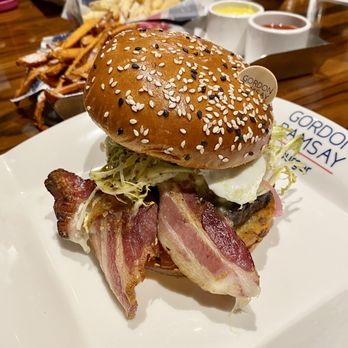 Gordon Ramsay Burger Las Vegas - Truffle burger - Burgers Near Me - Las Vegas, Nevada Gordon Ramsay Burger Las Vegas - Truffle burger - Burgers Near Me - Las Vegas, Nevada