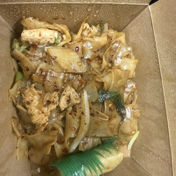 Hands On - Irving Park Rd. - Drunken Noodles & 1 Veggie Eggroll - Sushi Bars Near Me - Chicago, Illinois
