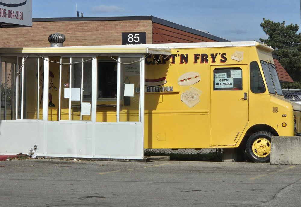 Capt'n Fry's Chip Wagon Logo
