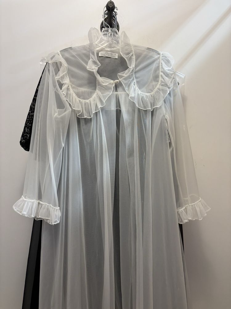 Wonderland Vintage Unique & Curio