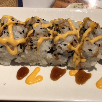 Earls Kitchen + Bar - Dynamite Shrimp Roll - New American Near Me - McLean, Virginia