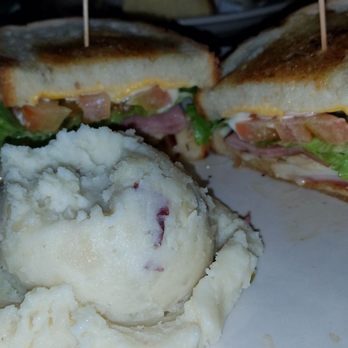 Shannon's Irish Pub - Pub club - Irish Pub Near Me - Glen Ellyn, Illinois