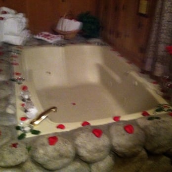 Cathys Cottages - Hotels Near Me - Big Bear City, California