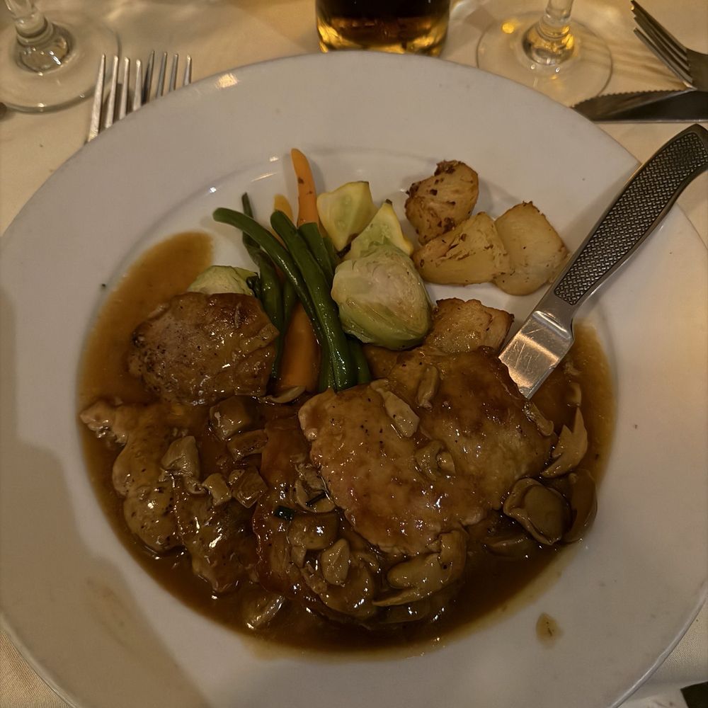 Il Pastaio - Scaloppine di Vitello - Italian Near Me - Beverly Hills, California Il Pastaio - Scaloppine di Vitello - Italian Near Me - Beverly Hills, California