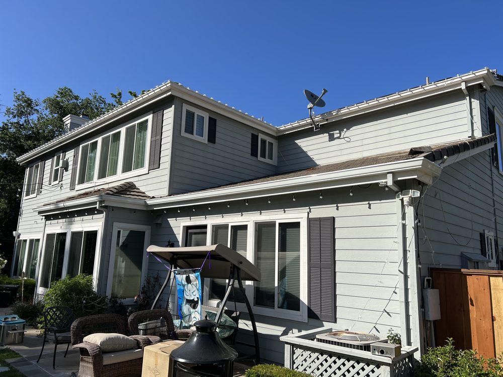 Slide of A. Mendoza Roofing