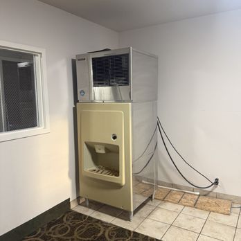 Wingate by Wyndham - Ice machine needs to be updated. Woukd not trust the ice. - Hotels Near Me - Beaver, Utah Wingate by Wyndham - Ice machine needs to be updated. Woukd not trust the ice. - Hotels Near Me - Beaver, Utah