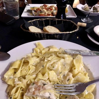 Di Lisio's - Chicken Fettuccine Alfredo - Italian Near Me - Winston-Salem, North Carolina Di Lisio's - Chicken Fettuccine Alfredo - Italian Near Me - Winston-Salem, North Carolina