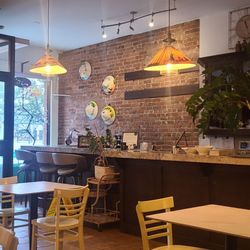 Minh's - Inside
