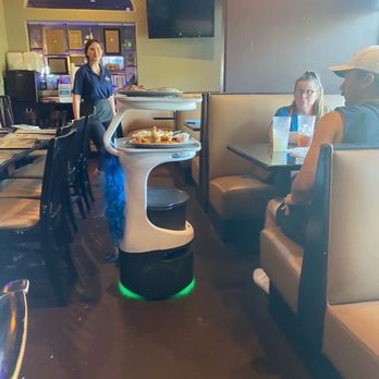 SS Dockside Cafe And Pub - Robot brings food - American Near Me - Branson, Missouri