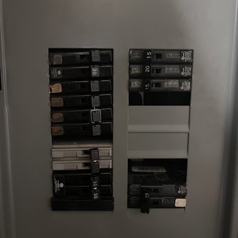Zair Electric - Old faulty circuit breakers and panel - Electricians Near Me Zair Electric - Old faulty circuit breakers and panel - Electricians Near Me