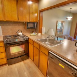 Snowater Resort - Cozy kitchen for cooking!