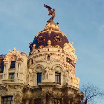 Alcalá con Gran Vía - Edificio Metrópolis - Local Flavor Near Me - Madrid, M