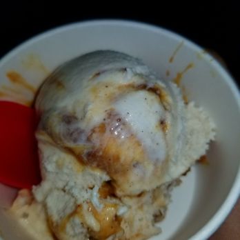 Bruster's Real Ice Cream - Cinnamon Bun flavor very good - Ice Cream & Frozen Yogurt Near Me - Orange, California