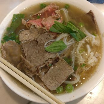 Pho Bang - Pho with beef soup with fresh eye of round, brisket, tendon and omosa - Vietnamese Near Me - New York, New York Pho Bang - Pho with beef soup with fresh eye of round, brisket, tendon and omosa - Vietnamese Near Me - New York, New York