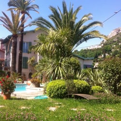 Hotel de Charme Villa Roseraie - Le jardin de l hôtel avec la piscine