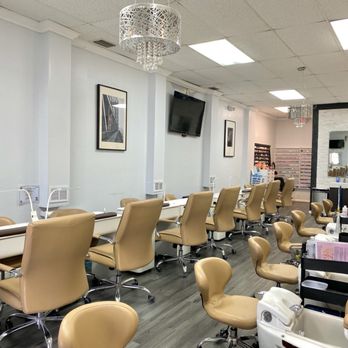 D Diamond Nails - Chairs - Nail Salons Near Me - Hallandale Beach, Florida