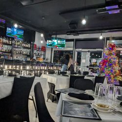 Bosfa Italian Restaurant - Large bar and dining area in close proximity