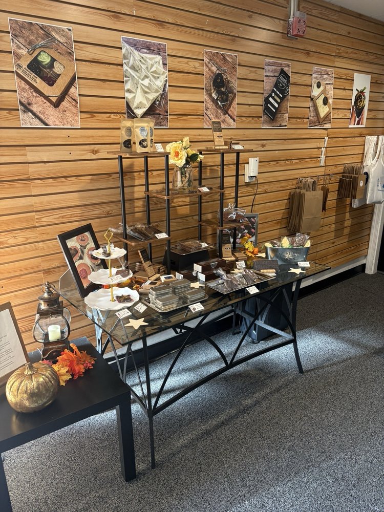 Aura’s Chocolate Bar Logo