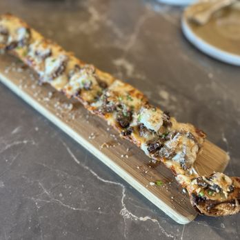 Sunset Pier - Sunset Pier - BLACK + BLEU $19 GRILLED FILET MIGNON | CRUMBLED BLEU CHEESE SHALLOT | HORSERADISH CRÈME - Cocktail Bars Near Me - Quincy, Massachusetts
