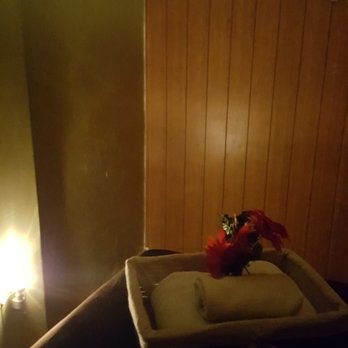 Dara Spa - Inside single massage room. - Day Spas Near Me - Los Angeles, California Dara Spa - Inside single massage room. - Day Spas Near Me - Los Angeles, California