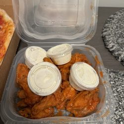 Cantoni's Pizza - Wings and ranch
