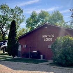 K&M Bison Lodge & Outfitters - 5 room Hunting lodge & onsite Heated game cleaning shack