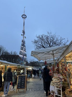 Viktualienmarkt by null