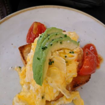 Elsa y Fred - Scrambled eggs with toast avocado and slightly roasted - Tapas/Small Plates Near Me - Barcelona, B