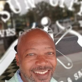 Sun City Barber Shop - Razor shave by Javier - Barbers Near Me - Sun City, California Sun City Barber Shop - Razor shave by Javier - Barbers Near Me - Sun City, California
