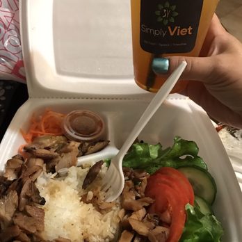 Simply Viet - Grilled chicken and rice with peach green tea l - Juice Bars & Smoothies Near Me - Houston, Texas