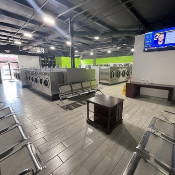 Senoia Laundromat - Large load machines - over 28 washers. - Laundromat Near Me - Fairburn, Georgia Senoia Laundromat - Large load machines - over 28 washers. - Laundromat Near Me - Fairburn, Georgia