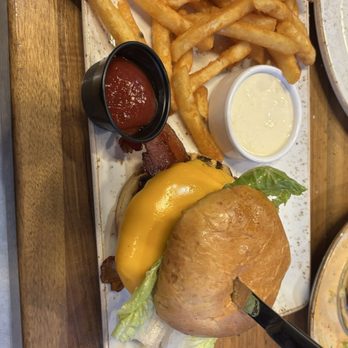 The Brew Brothers Tap House - My bacon cheeseburger - Brewpubs Near Me - Laughlin, Nevada The Brew Brothers Tap House - My bacon cheeseburger - Brewpubs Near Me - Laughlin, Nevada