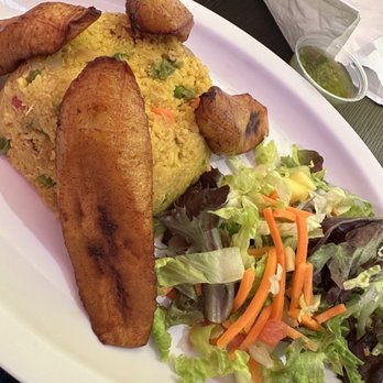 Sabor Colombiano - Arroz con Pollo (chicken & rice), and plantains, & the salad. - Colombian Near Me - Los Angeles, California Sabor Colombiano - Arroz con Pollo (chicken & rice), and plantains, & the salad. - Colombian Near Me - Los Angeles, California