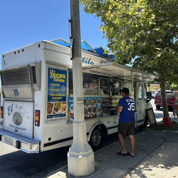 Mariscos El Faro - truck - Food Trucks Near Me - Los Angeles, California Mariscos El Faro - truck - Food Trucks Near Me - Los Angeles, California