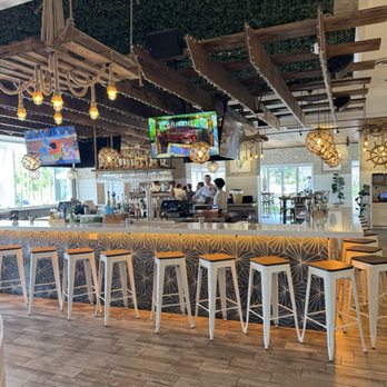 The Hampton Social - Orlando - One of the main bars - Seafood Near Me - Orlando, Florida