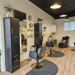 Embellish Nail Salon - Hair stations