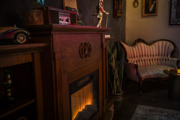 Rebel & Rose Neighborhood Bar by null