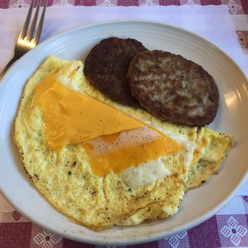 Glenda's Cafe - Breakfast & Brunch Near Me - Okauchee, Wisconsin