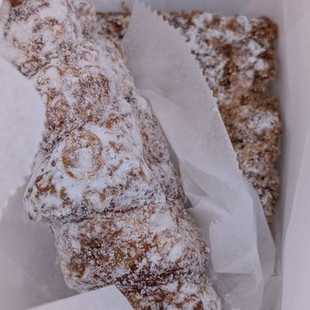 Montauk Bake Shoppe - Cream Croissant and Crumb Cake - Bakeries Near Me - Montauk, New York