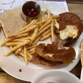 GG's Bistro - Turkish Near Me - Laguna Beach, California