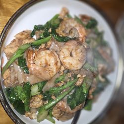 Kin Asian Street Food - Pad See-ew (Homemade Noodle) with shrimp